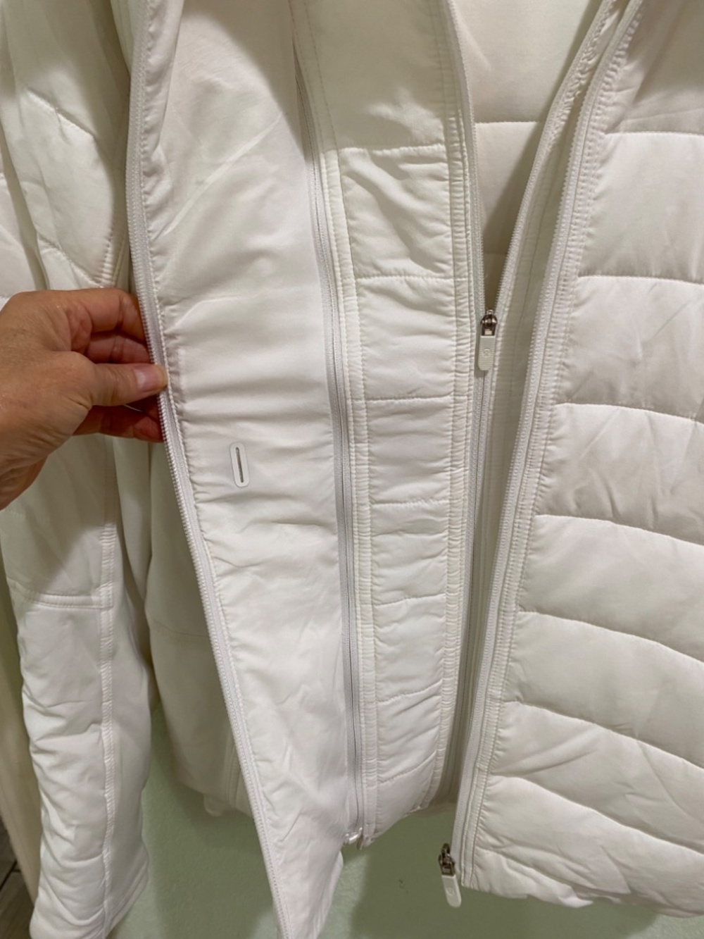 Lululemon jacket - Picture 4 of 9